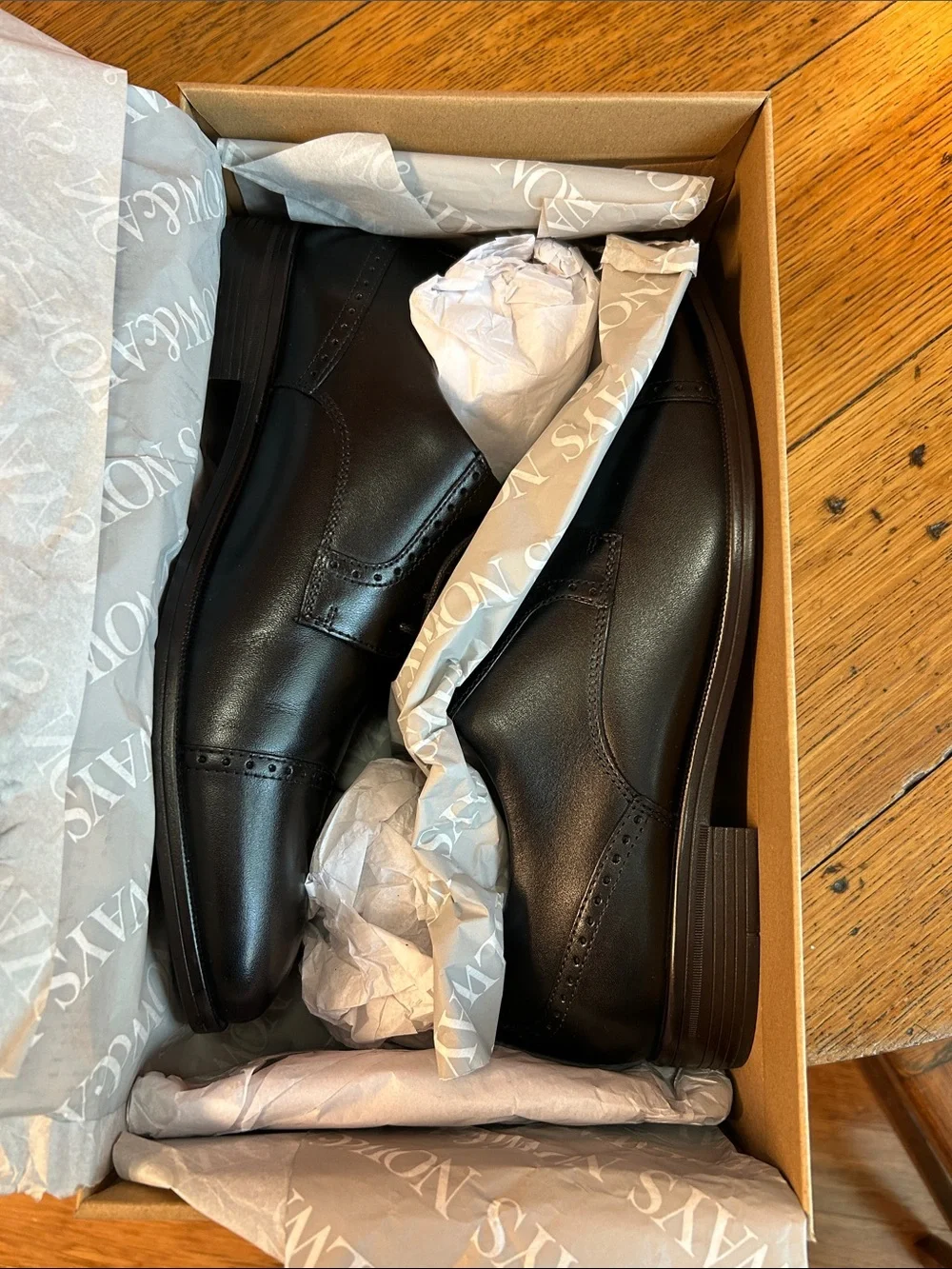 Johnson and Murphy Men's Black Leather Dress Shoes - Classic Oxford Style